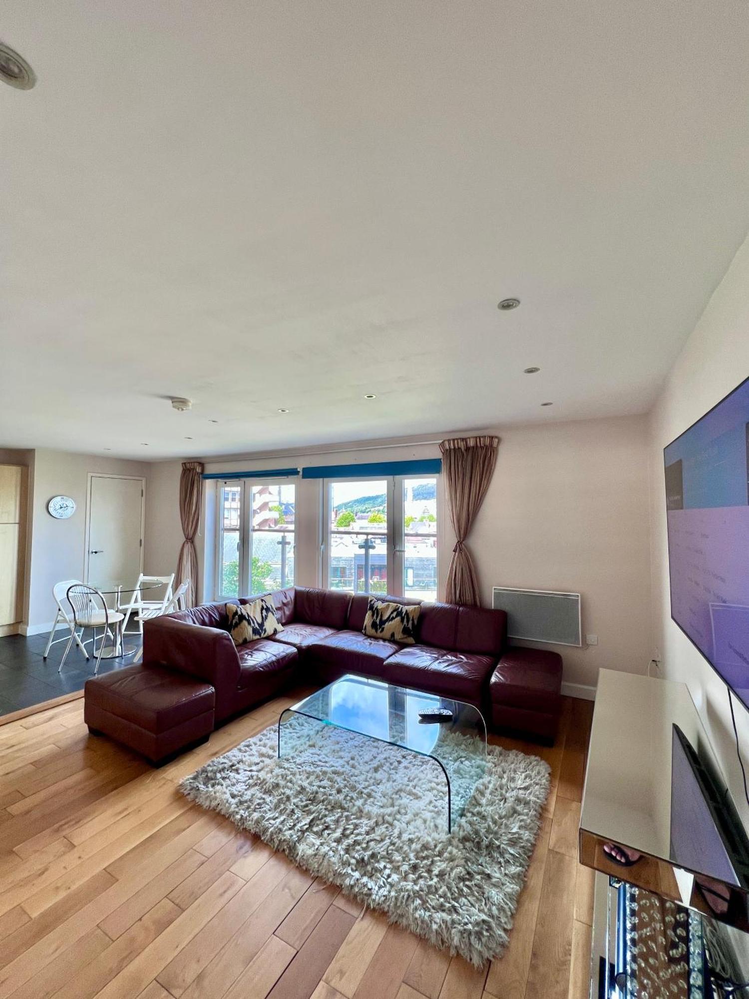 Great City Centre Getaway 2 Bed Near The Beach And Shopping Area Apartment Swansea